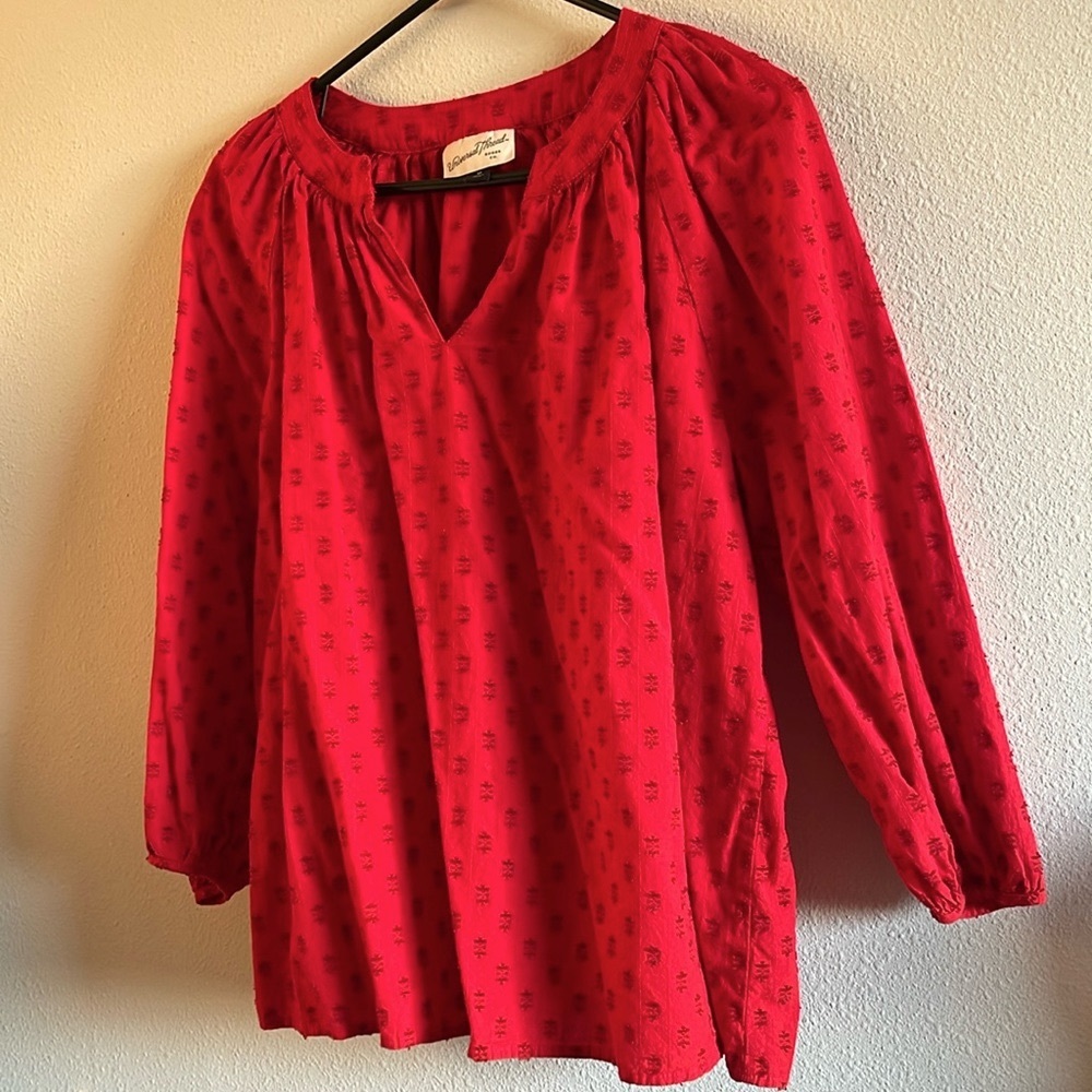 Universal Goods Thread Co Bright Burnt Orange/Red Top in Size M - Good Condition